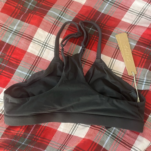 Skims FITS EVERYBODY RACERBACK TRIANGLE BRALETTE in black - Picture 5 of 5